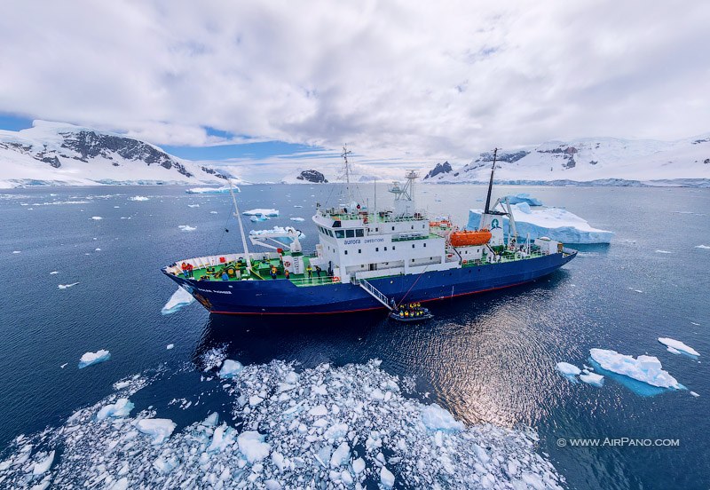 Polar Pioneer expedition ship 