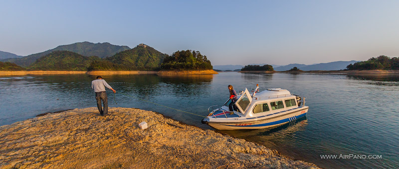 Thousand Island Lake, China