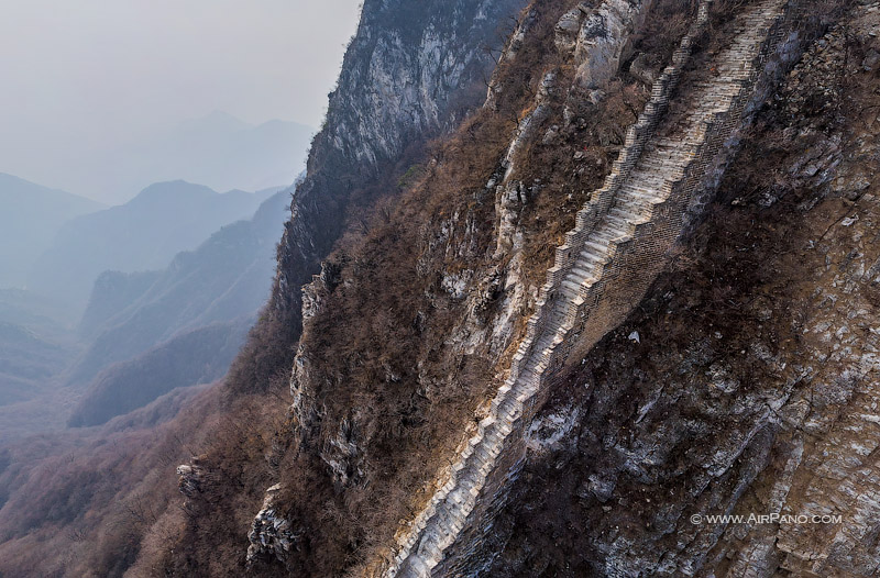 Великая Китайская стена. «Лестница в небо», крутой подъем
