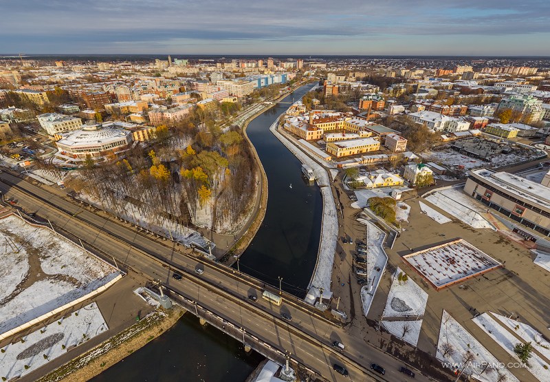 City center, Uvod River