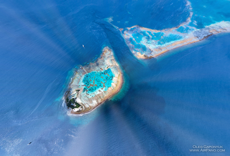 Южные Мальдивы. Над коралловым рифом