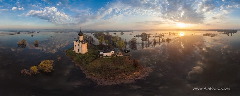 Церковь Покрова на Нерли. Весенний разлив рек Клязьма и Нерль