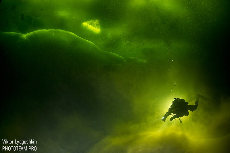 Diving under the ice in the White sea