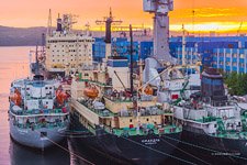 Судна в мурманском порту Судна в мурманском порту