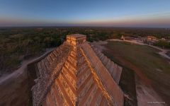 Mexico, Chichen Itza, Temple of Kukulcan at dawn