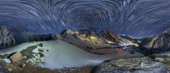 Звездное небо над Эльбрусом