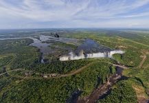 Над водопадом Виктория, Замбия-Зимбабве Над водопадом Виктория, Замбия-Зимбабве
