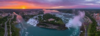 Панорама Ниагарского водопада на закате, США, Канада Панорама Ниагарского водопада на закате, США, Канада
