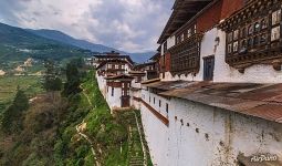 Тронгса-дзонг. Бутан. Буддизм