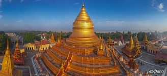 Ступа Швезигон (Shwe-zi-gon). Баган, Мьянма Ступа Швезигон (Shwe-zi-gon). Баган, Мьянма