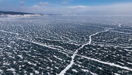 Россия. Озеро Байкал зимой