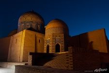 Kalyan Mosque at night