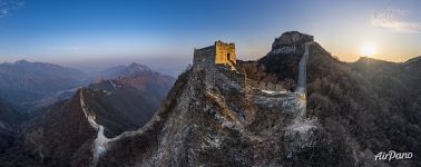 Башня на вершине Лестницы в небо Башня на вершине Лестницы в небо