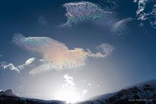 Разноцветные облака в районе Эвереста Разноцветные облака в районе Эвереста