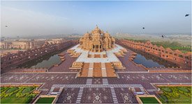 Akshardham, The main entry