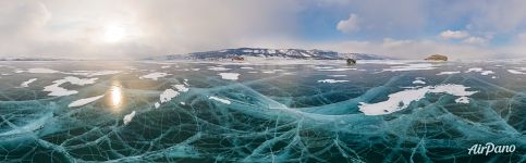 Панорама Байкальского льда у мыса Уюга