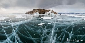 Panoramas of ice cracks near cape Zama
