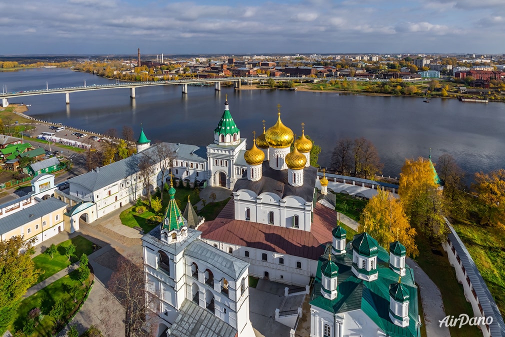 Над Ипатьевским монастырем