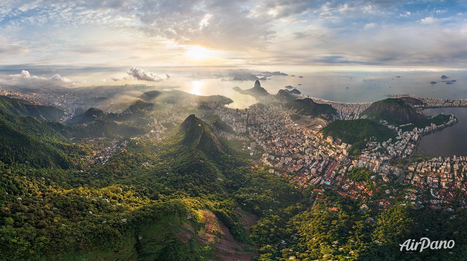 Вид на Рио со стороны горы Корковаду