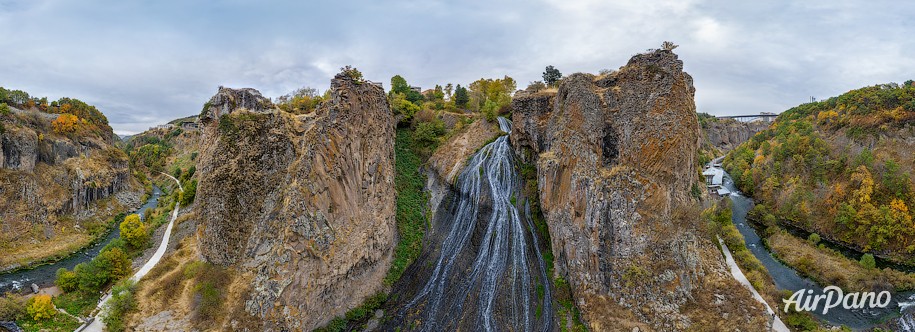 Джермукский водопад 