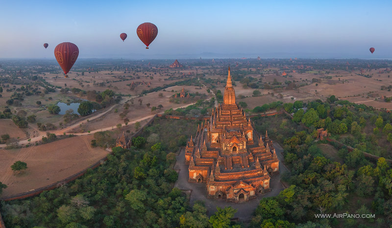 Balloons near the Sulamani Temple