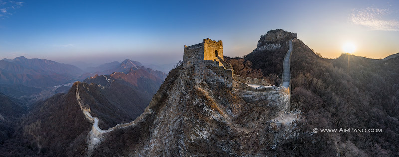 Великая Китайская стена. Башня на вершине Лестницы в небо