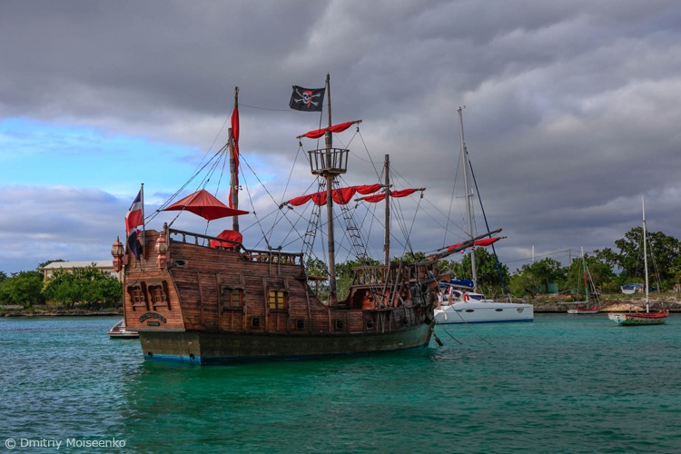 Pirates ship