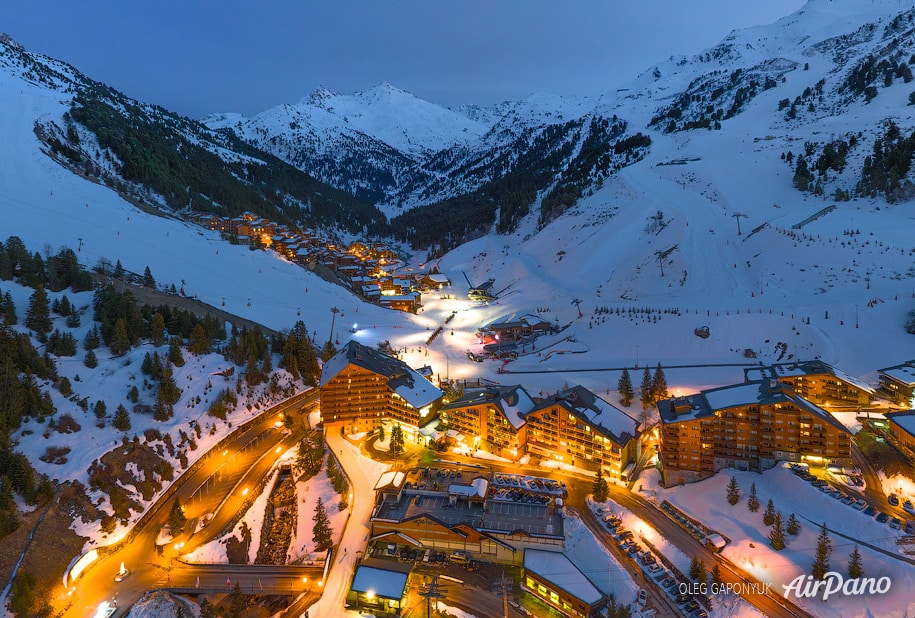 Meribel Mottaret at night