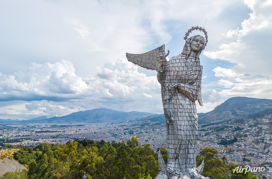 Статуя Девы Марии. Кито, Эквадор