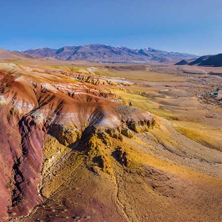 کوه‌های رنگارنگ مریخی کیزیل چین، در آلتای روسیه