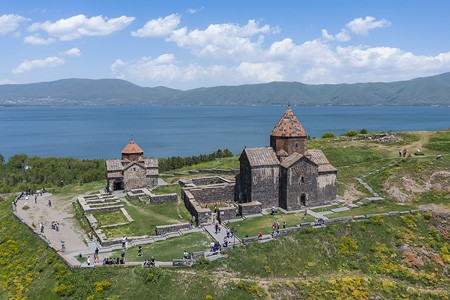 Озеро Севан, монастырь Севанаванк. Армения