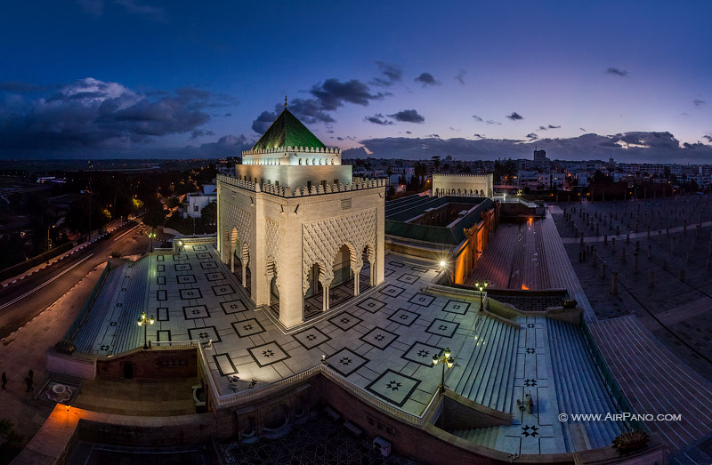 Мавзолей Мухаммеда V ночью. Рабат, Марокко