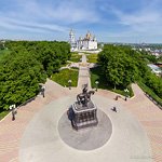 Успенский собор и памятник князю Владимиру и святителю Федору Успенский собор и памятник князю Владимиру и святителю Федору