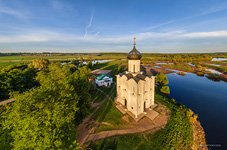 Church of the Intercession on the Nerl in late spring