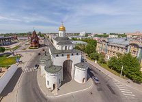 Золотые ворота и Троицкая церковь Золотые ворота и Троицкая церковь