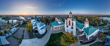 Спасо-Преображенский монастырь на закате Спасо-Преображенский монастырь на закате
