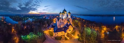 Ночная панорама Успенского собора Ночная панорама Успенского собора