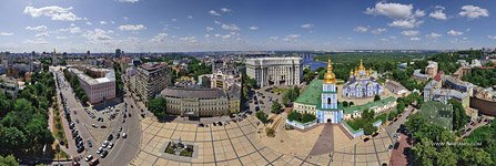 Михайловский монастырь, Михайловская площадь