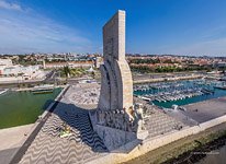 Памятник первооткрывателям Памятник первооткрывателям