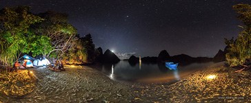 Острова Ваяг ночью, архипелаг Раджа-Ампат, Индонезия