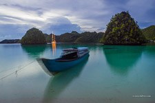 Лодка на островах Ваяг, Раджа-Ампат, Индонезия #1