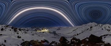 Звездное небо над Эльбрусом. Над станцией «Мир»