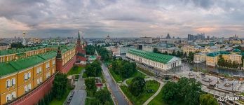 Стены Кремля, центральный выставочный зал «Манеж» Стены Кремля, центральный выставочный зал «Манеж»