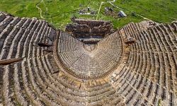 Вид сверху на античный театр Иераполиса