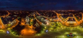 Площадь Победы ночью