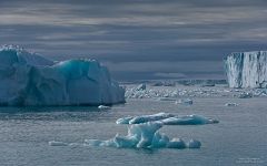 Айсберги у ледника Аустфона