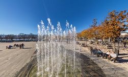 Фонтан на Sechseläutenplatz, самой большой площади города