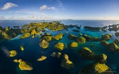 Закат на островах Ваяг, Радж-Ампат, Индонезия Закат на островах Ваяг, Радж-Ампат, Индонезия