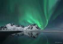 Сияние в парке Stokksnes, Исландия