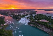 Ниагарский водопад на закате, США, Канада